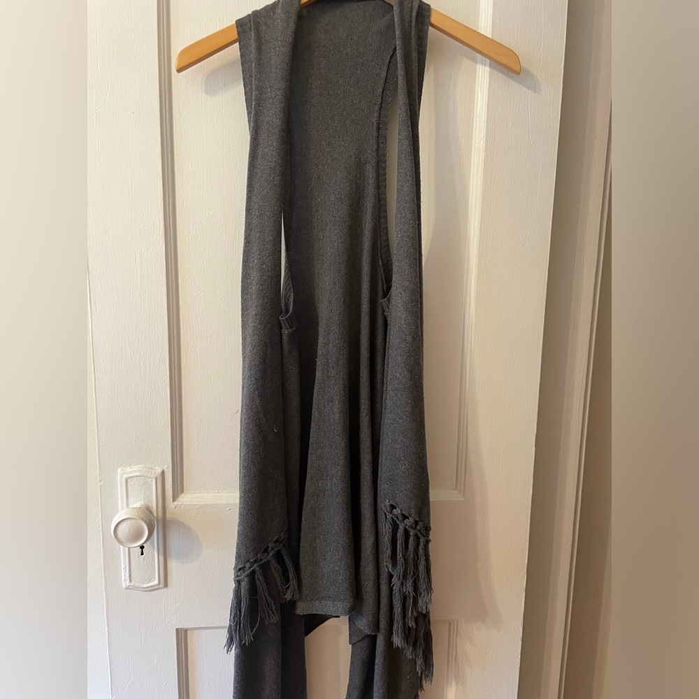 Grey fringe sweater-like vest/shawl - Size M